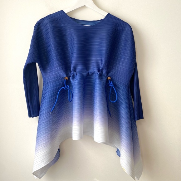 Micropleated blue ombre top - Picture 9 of 17